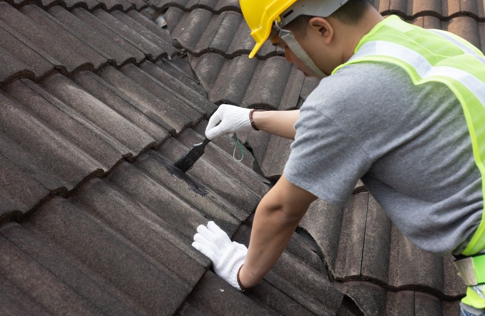 Tukang Perbaikan Atap Bocor Denpasar – Solusi Cepat dan Tahan Lama